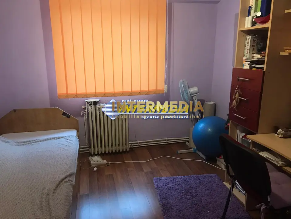 Vanzare apartament 4 camere deco bai 2 balcoane CETATE Closca bloc proprietate, fotografia 1