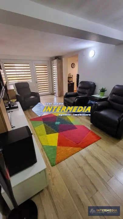Casa Insiruita Apartament 3 camere P+1 cu 250 mp Teren Scara Interioara Mobilat, fotografia 3