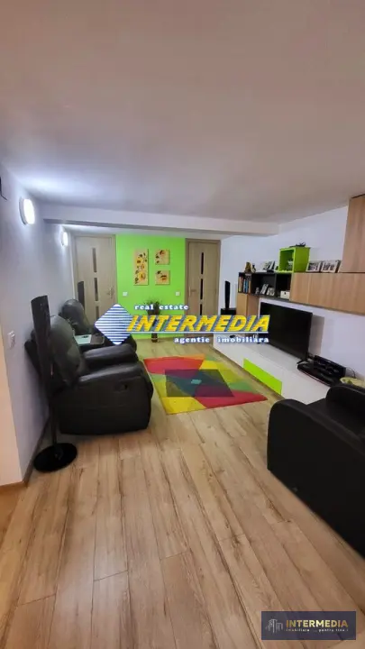 Casa Insiruita Apartament 3 camere P+1 cu 250 mp Teren Scara Interioara Mobilat, fotografia 2