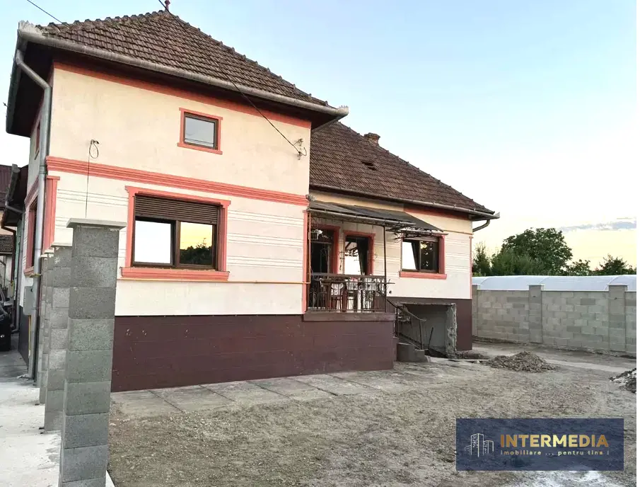 Casă individuală cu 4 camere de vânzare în zona Centru, Alba Iulia, 120 mp utili, fotografia 1