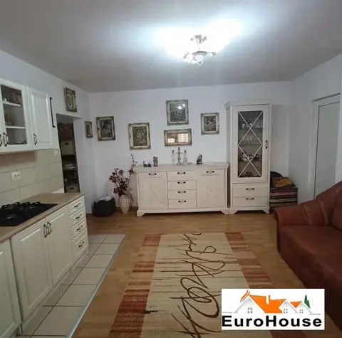 Apartament cu 3 camere de vanzare in Alba Iulia zona CETATE PIATA