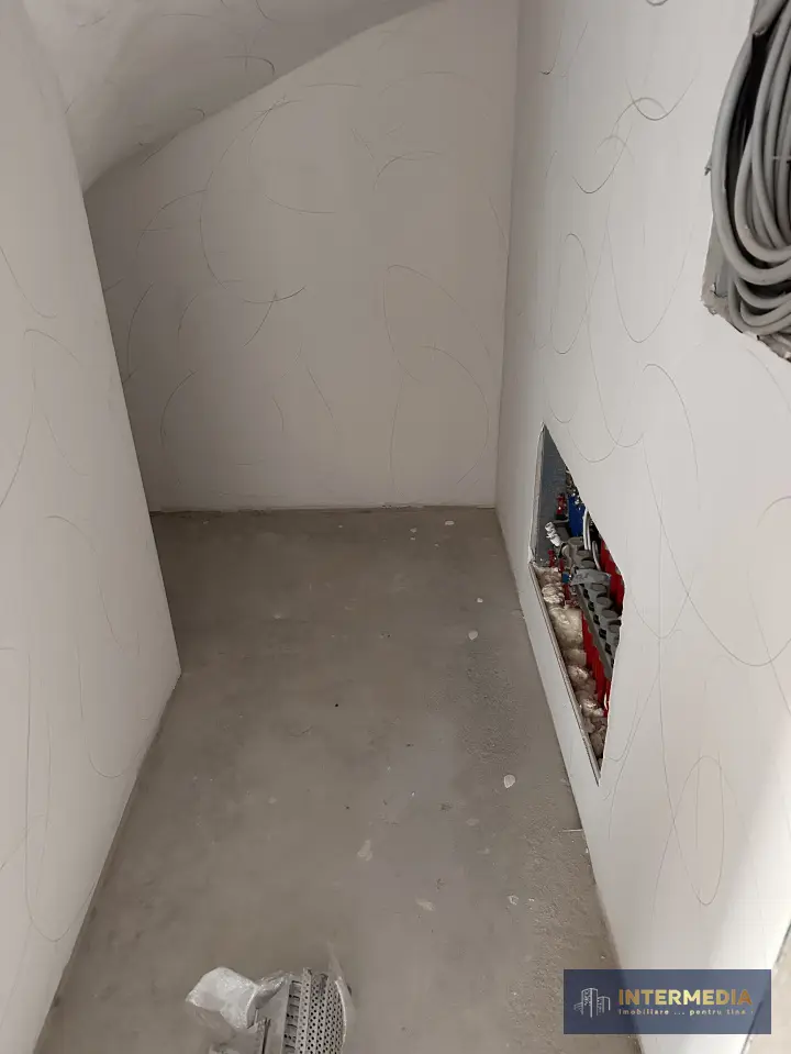 Duplex de vânzare în Alba Iulia, zona Cetate, 120 mp utili, terasă 66 mp, fotografia 11