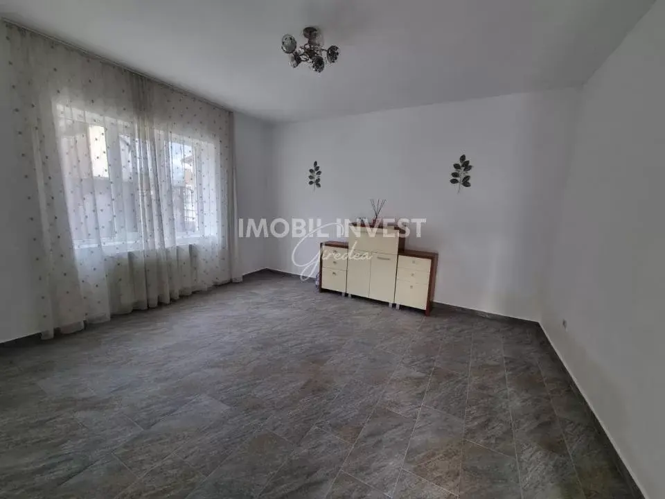 Casă individuală cu 4 camere, 995 mp teren și terasă de 35 mp, zona Centru, fotografia 8