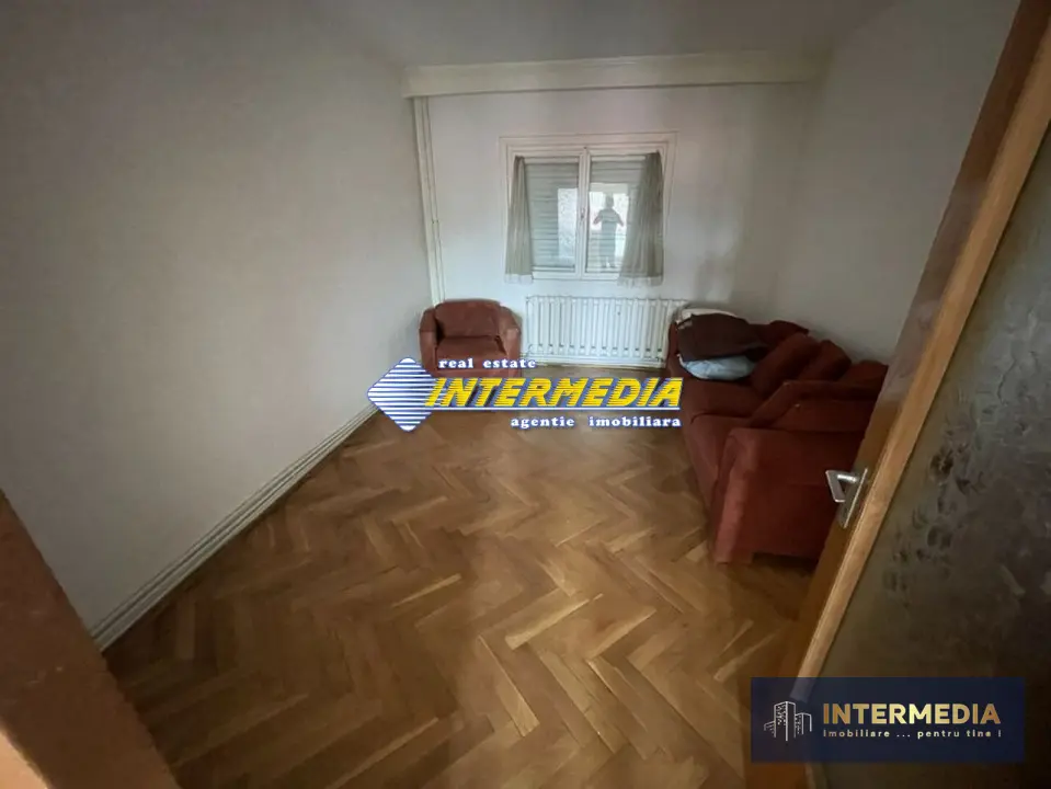 Apartament 3 camere etaj 2 +garaj + boxa in Cetate zona Caroline, fotografia 5