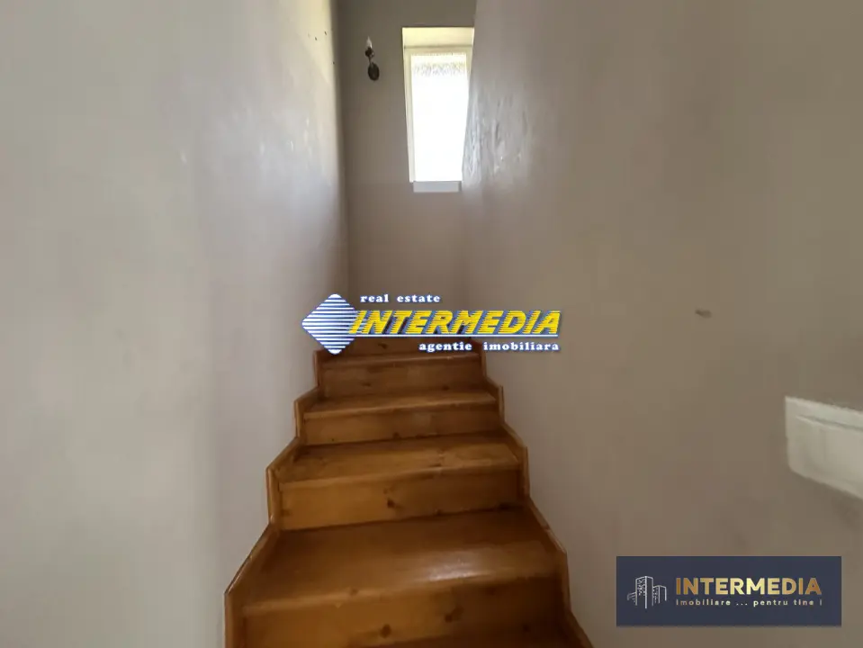 Proprietate 2 case curte pavata Teren 700 mp Hotel CETATE gard utilitati, fotografia 11