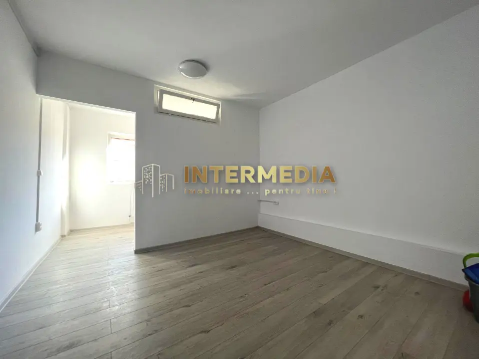 Inchiriere Spatiu Comercial la Bulevard 34 mp. finisat si utilat complet, fotografia 10