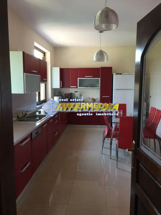 Vila de Vanzare in Alba Iulia CETATE Kaufland 6 camere D+P+E cu 2550 mp. Teren, fotografia 4