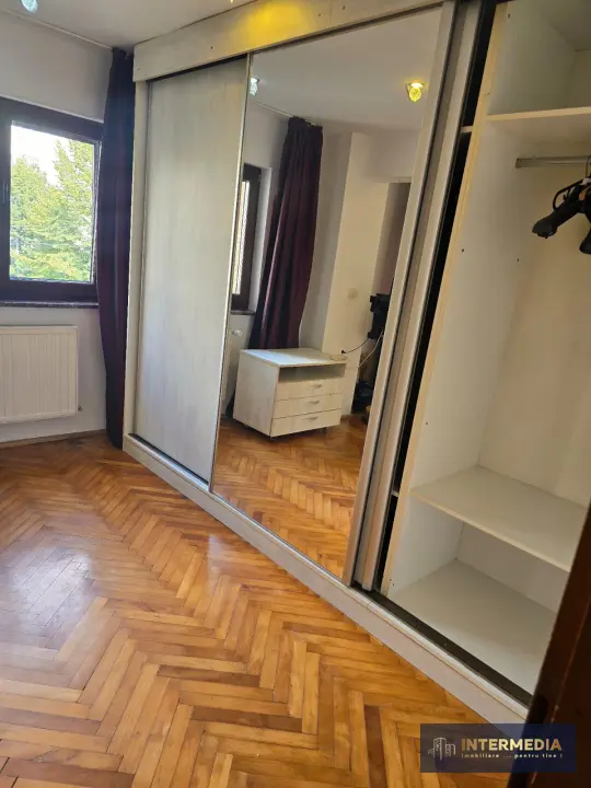 Apartament cu 4 camere, decomandat, etaj 2, în Alba Iulia, zona Cetate, fotografia 4