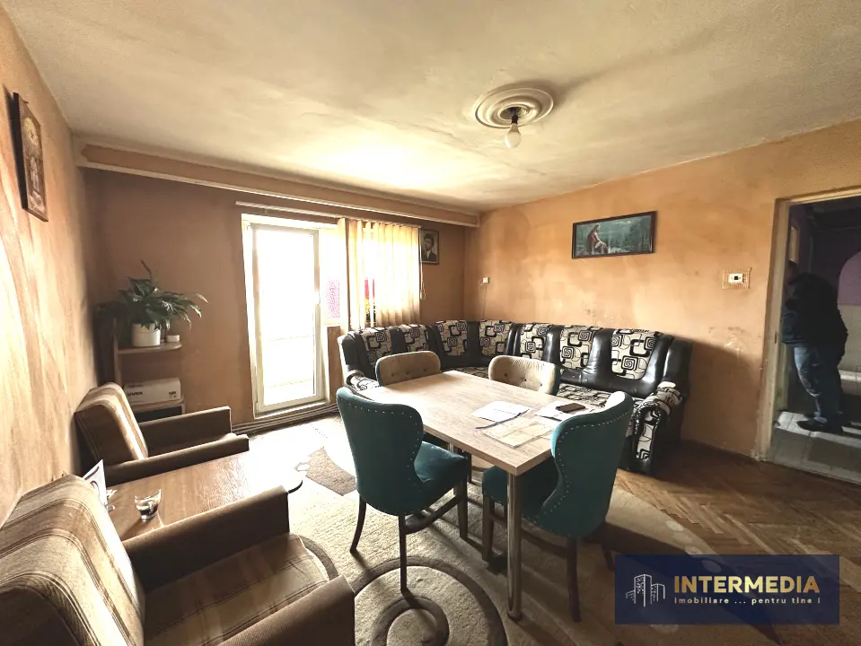 Apartament 3 Camere Vanzare CETATE Flanco Etaj 1, Nefinisat, Centrala Termopane, fotografia 4