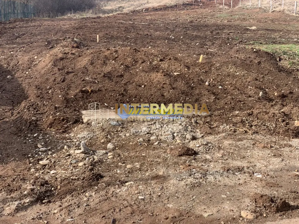 Teren intravilan de vanzare in Alba Iulia cu apa gaz curent canal 791 mp, fotografia 1