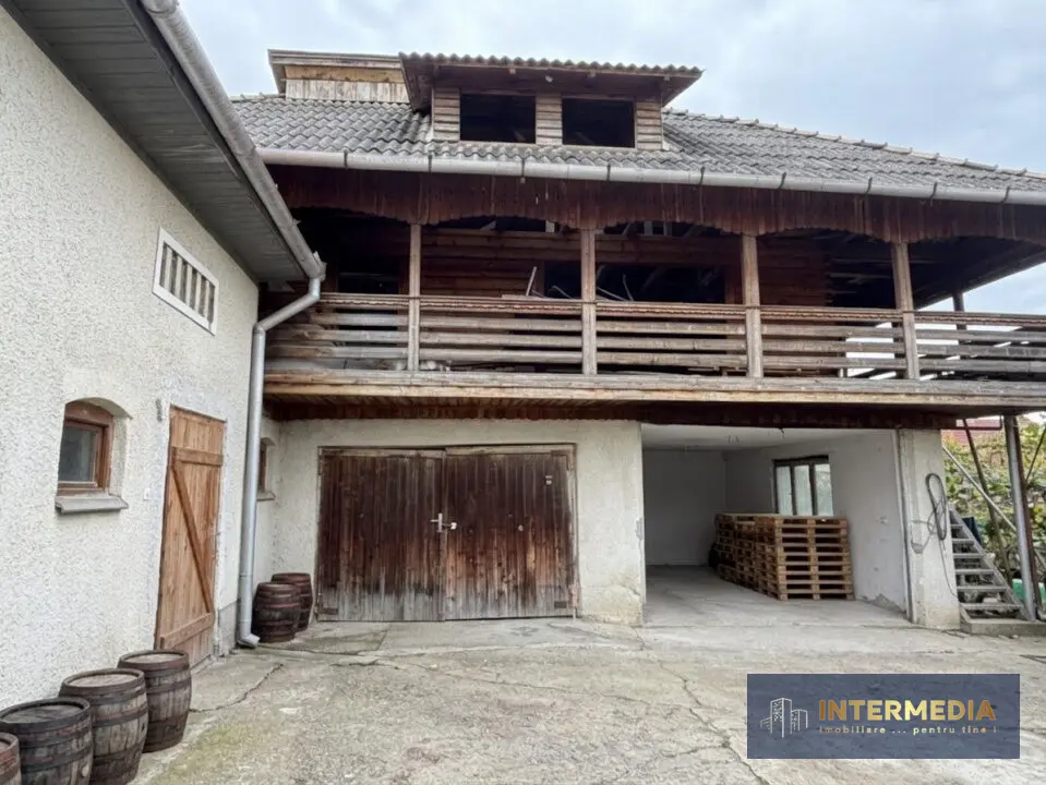 Casă de vânzare în Șard, comuna Ighiu, teren 2.709 mp, 2 case, garaje, anexe, fotografia 11