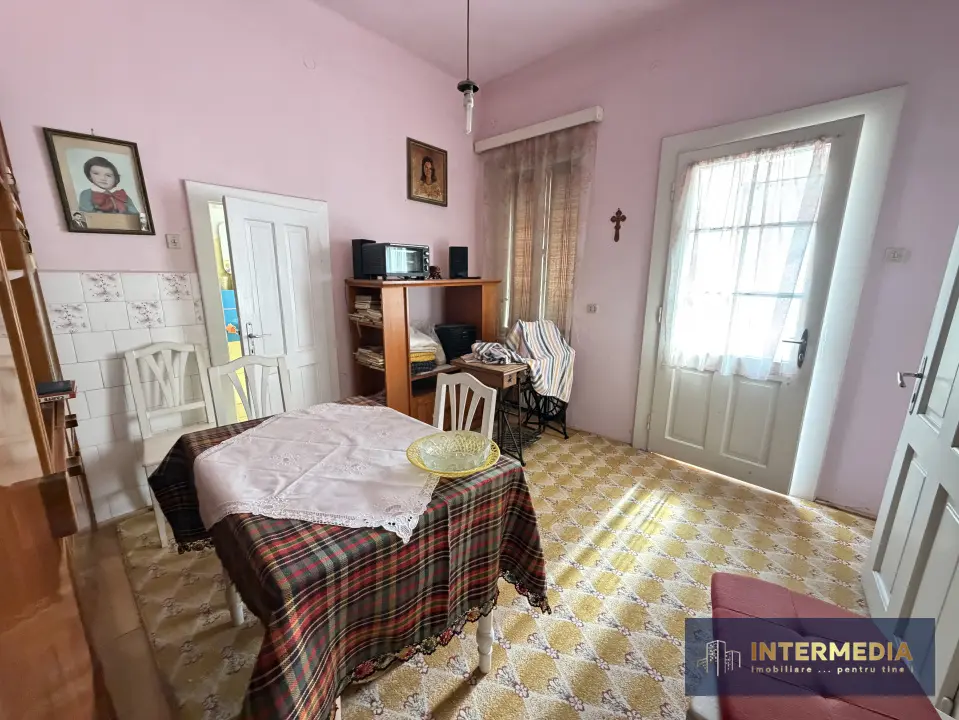 Sebeș, centru: casă cu 6 camere, teren 701 mp, garaj, curte și grădină, fotografia 14