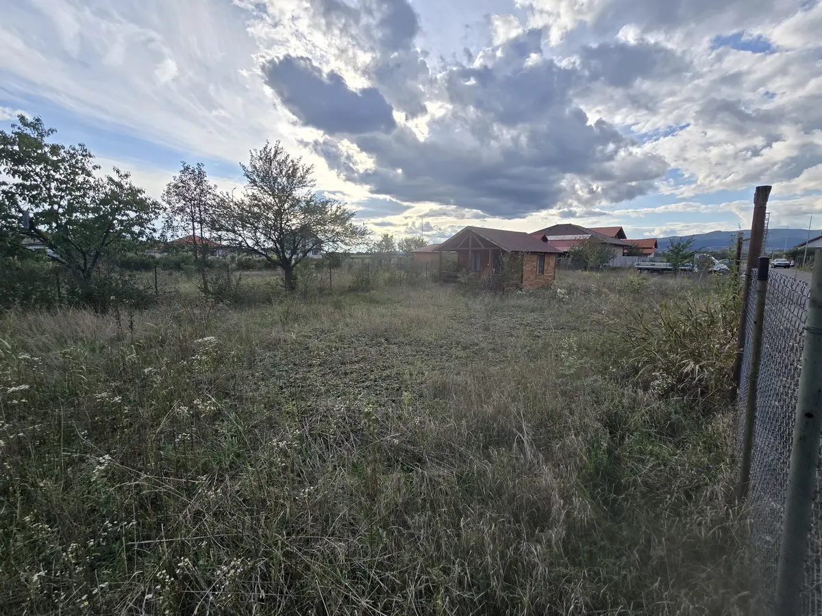 Teren intravilan de 622 mp în Ciugud, la asfalt, cu utilități, fotografia 2