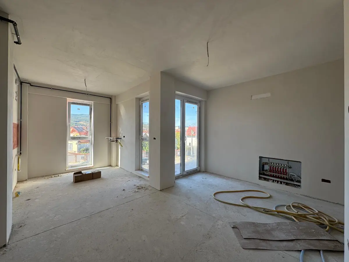 Apartament cu 2 camere, 50 mp utili, etaj 1, bloc nou din 2026, zona Cetate, fotografia 1