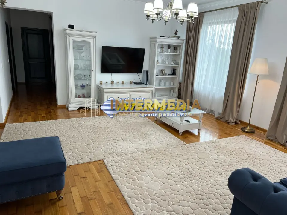 Casa noua construita pe un nivel in Cetate, ultrafinisa, fotografia 1