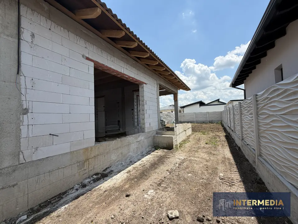 Casă de vânzare, Alba Iulia, 4 camere, teren 423 mp, toate utilitățile, fotografia 2