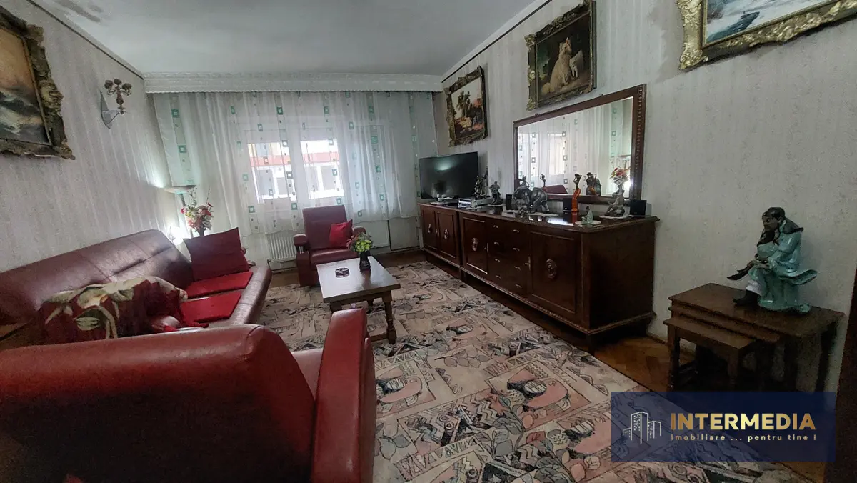 Apartament 3 camere Decomandate 76 mp parter inalt cu 2 Bai Balcon CETATE Piata, fotografia 3