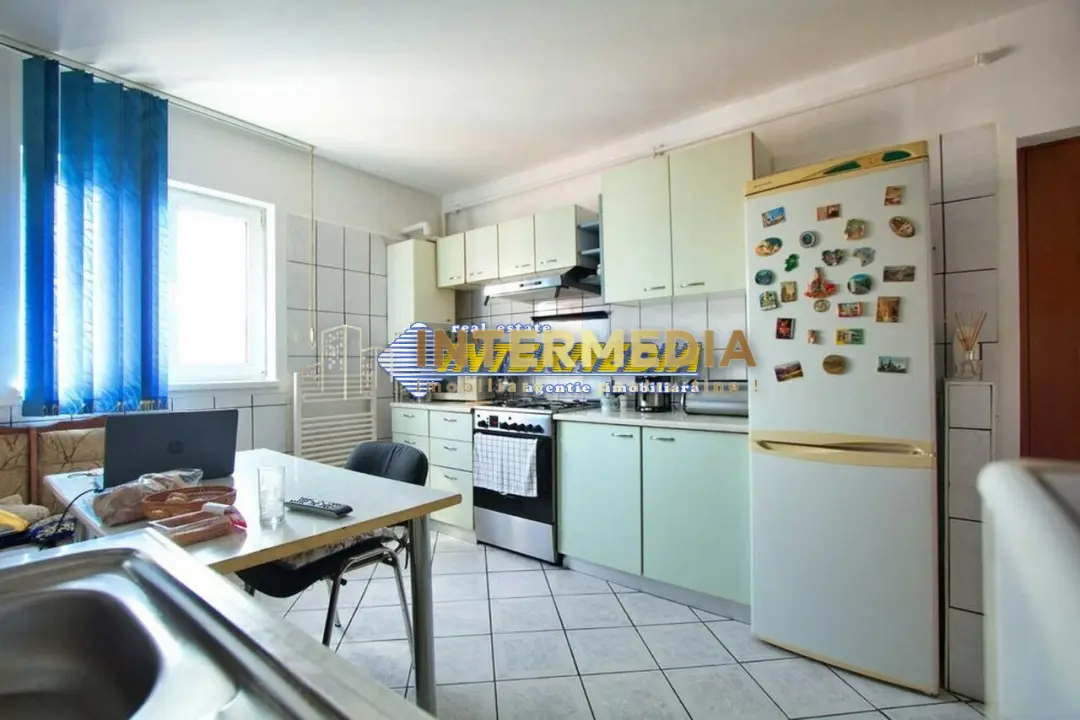 Apartament cu 2 camere de vanzare in Alba Iulia Cetate Piata mobilat si utilat, fotografia 1