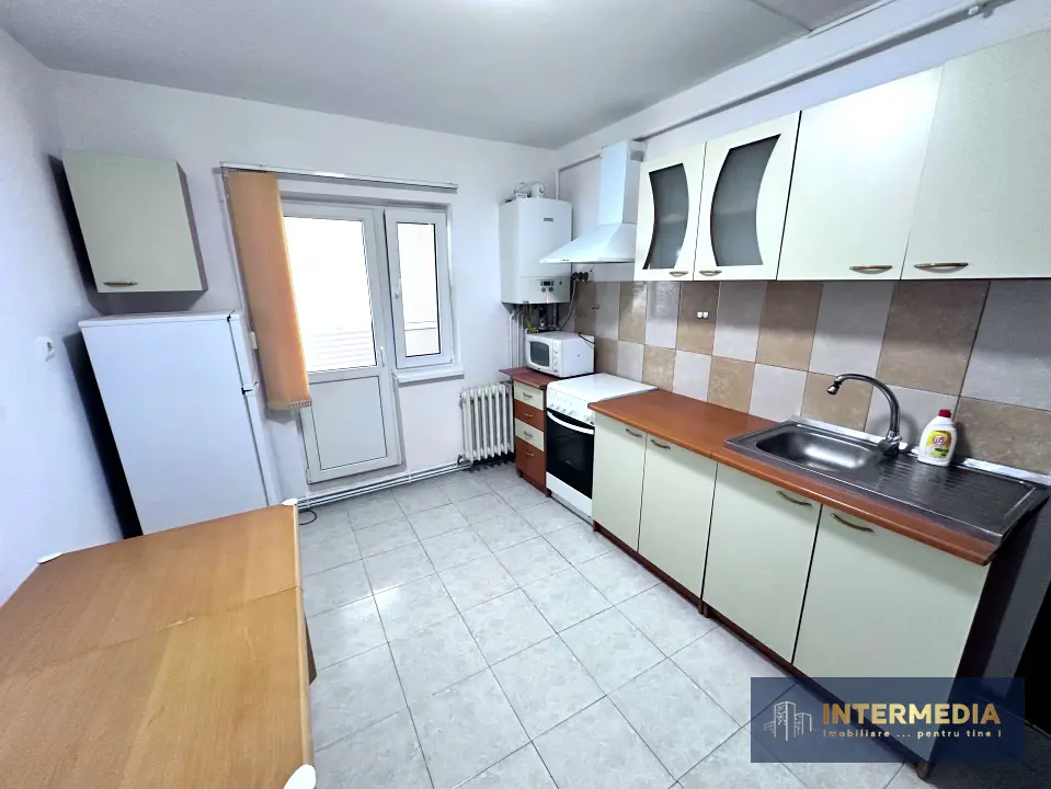 Apartament 2 camere, decomandat, zona Cetate, etaj 3, mobilat, fotografia 2