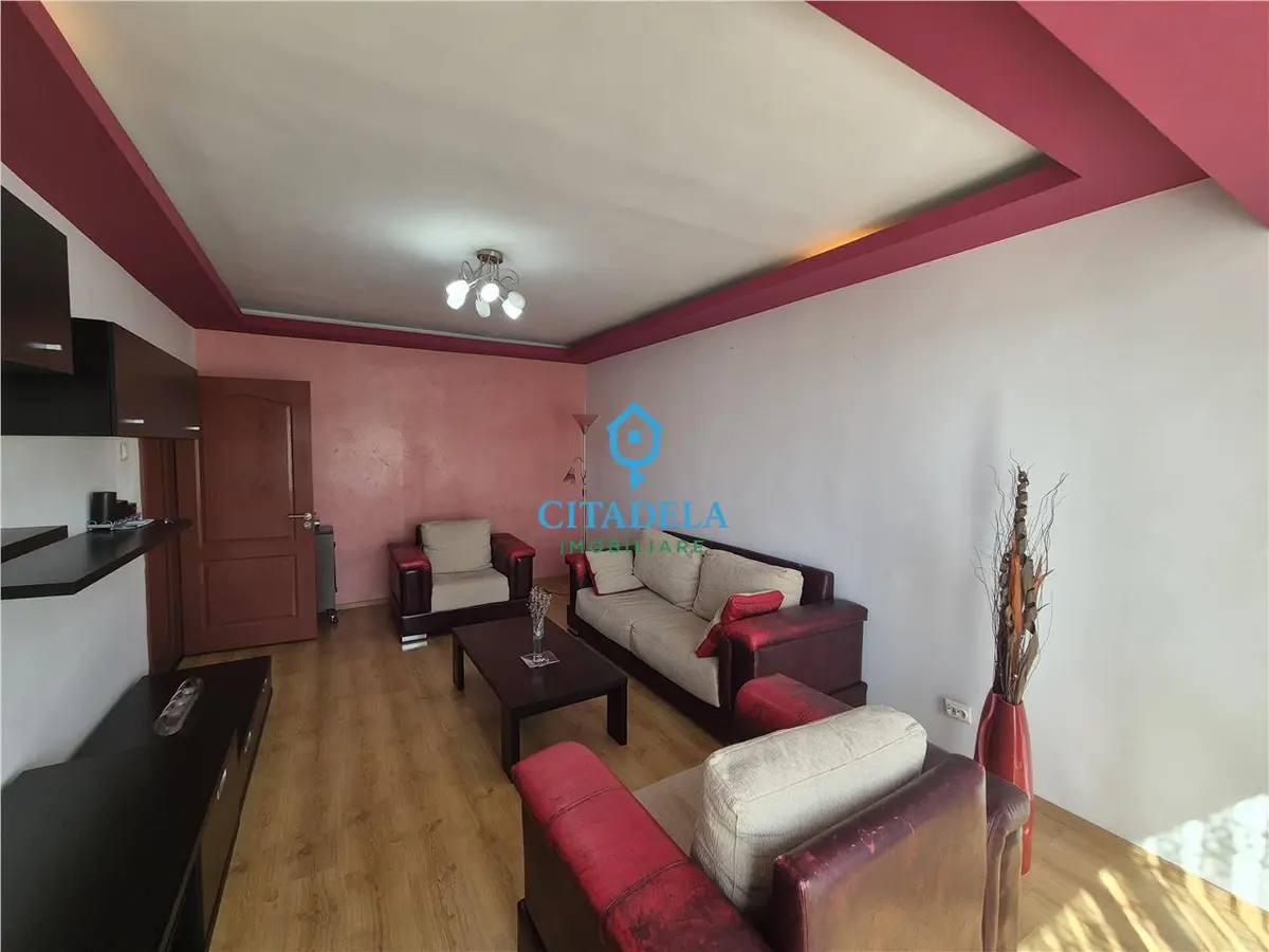 Apartament cu 4 camere decomandat, zona Cetate, etaj 3, fotografia 2