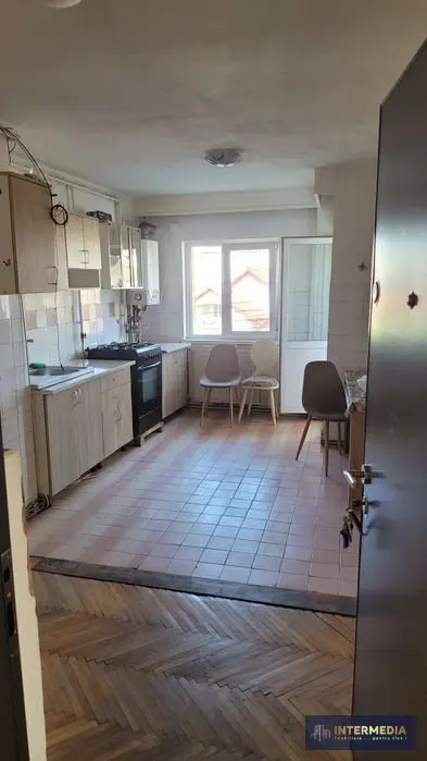 Apartament cu 2 camere, decomandat, boxă la subsol, etaj 1, 2 balcoane, fotografia 1