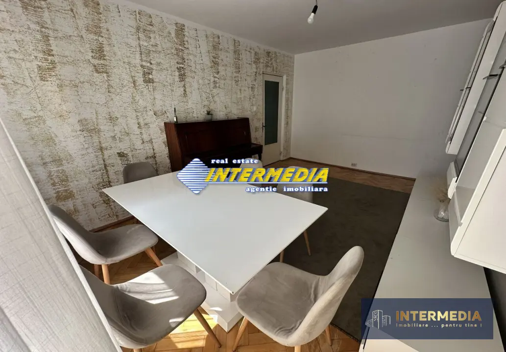 De Vanzare Apartament 4 camere decomandat 83 mp etaj 1 finisat complet, fotografia 4
