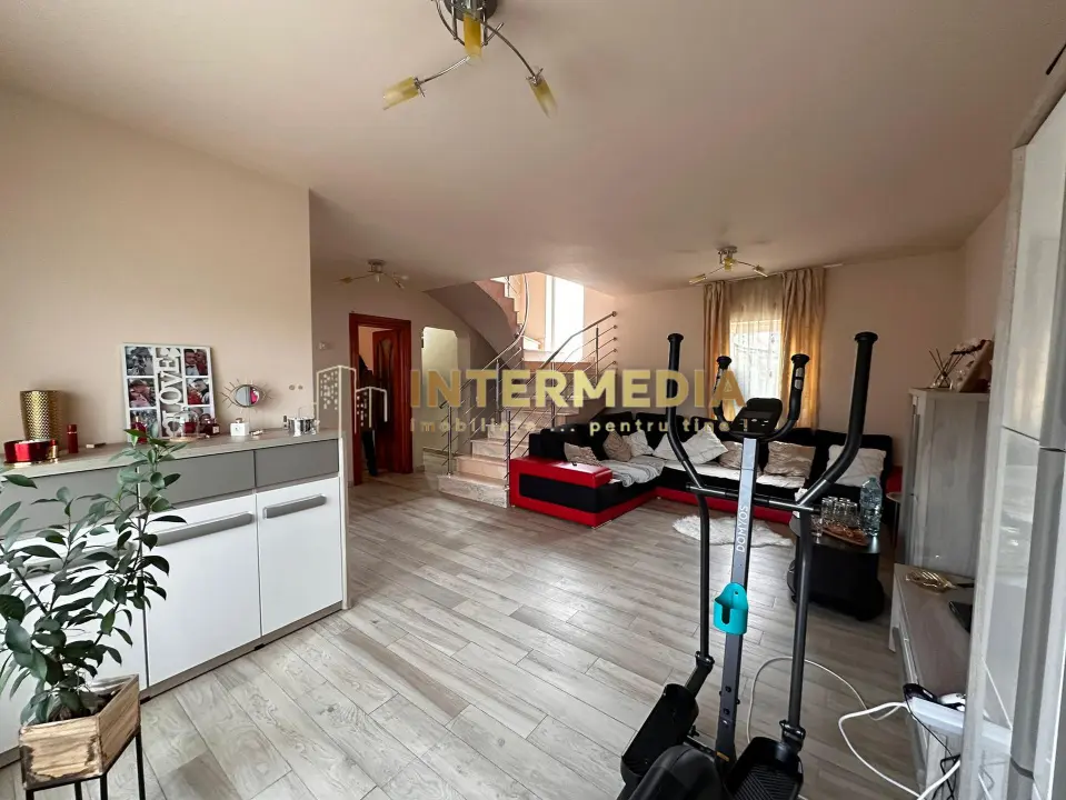 Casa in Centru finisata, mobilata, utilata complet, fotografia 15