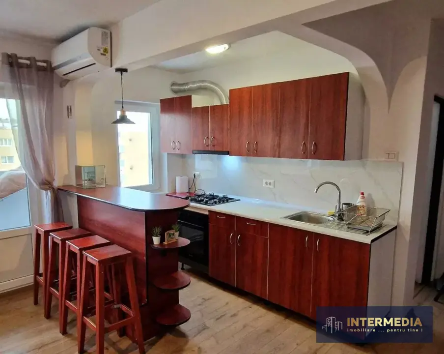 Apartament de închiriat în zona Cetate, Alba Iulia, 4 camere, bloc cu lift, fotografia 1