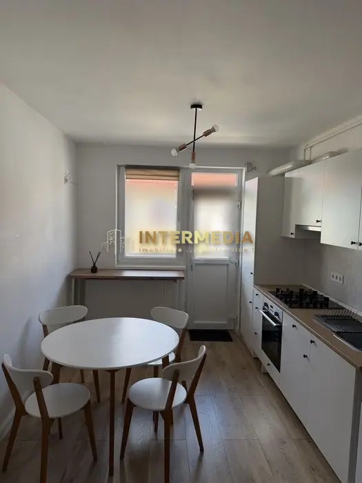 Apartament cu 3 camere Bloc NOU CENTRU Scara Interioara Mobilat Utilat Parcare, fotografia 3