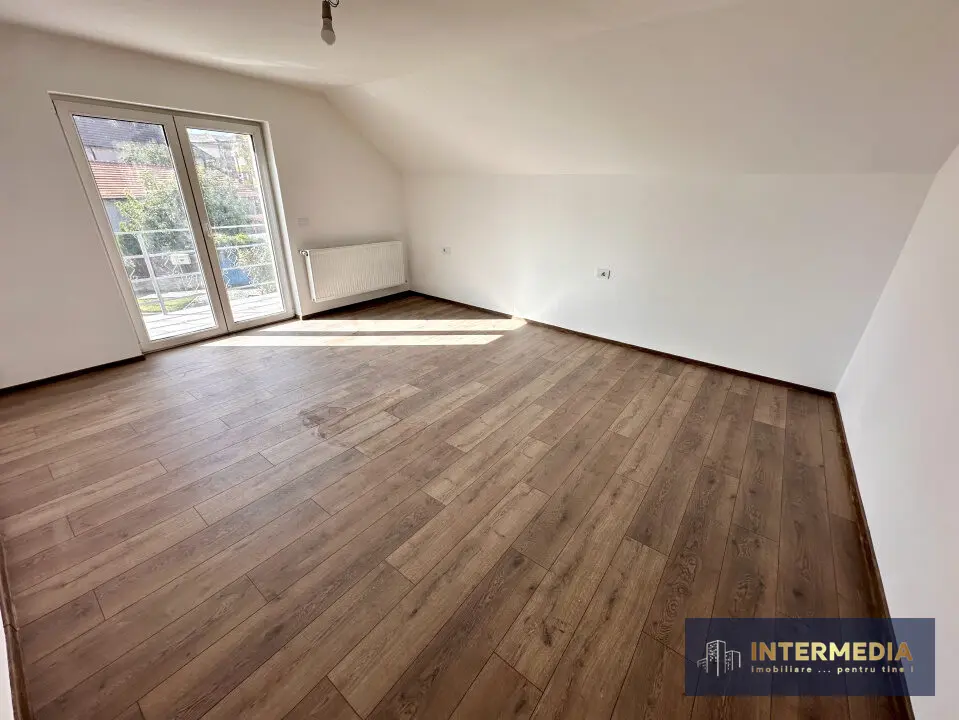 Casă de vânzare, 245 mp utili, teren 446 mp, compartimentată în 5 apartamente, fotografia 1