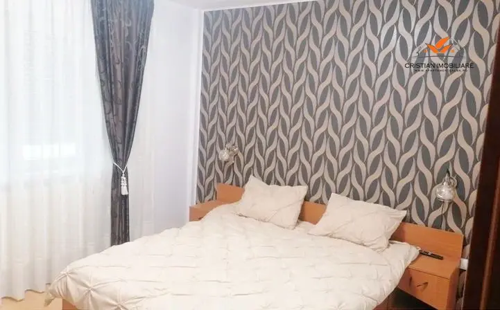 Apartament 3 camere de închiriat, bloc nou, etaj 1, mobilat și utilat, Centru, fotografia 1