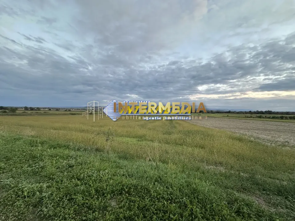 OKAZIE ! 2300 mp. Teren Intravilan Mereteu lat 22 m toate utilitatiile in fata, fotografia 2