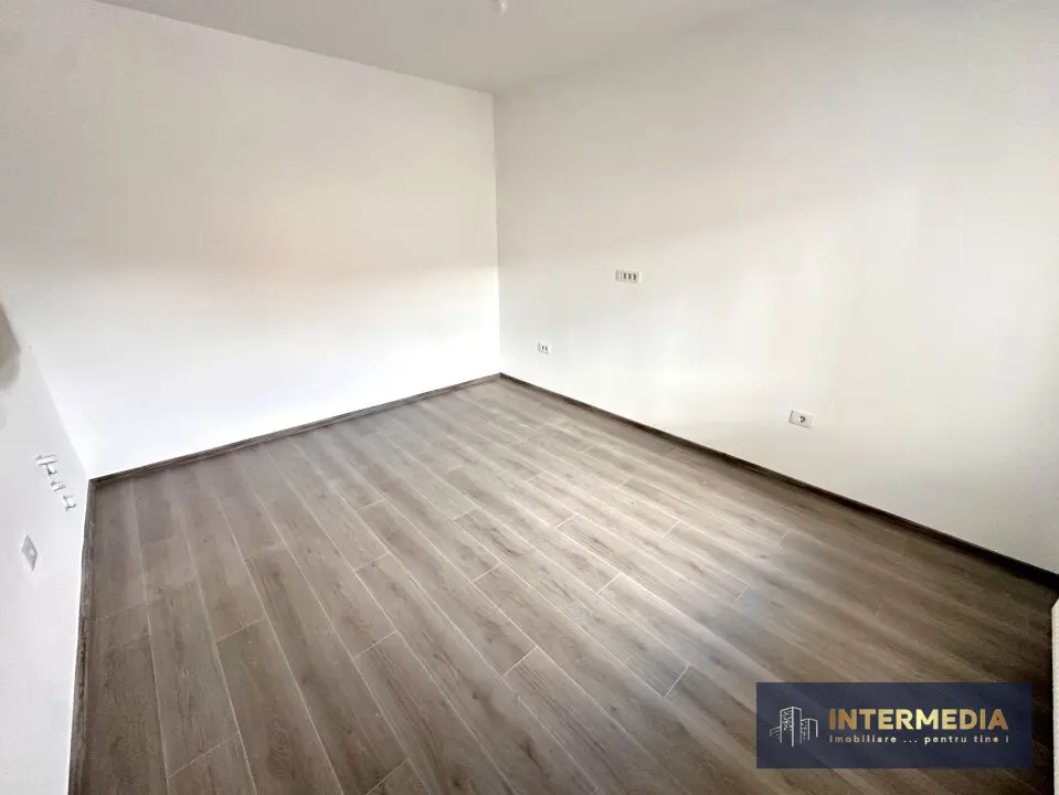 Casă de vânzare, 245 mp utili, teren 446 mp, compartimentată în 5 apartamente, fotografia 7