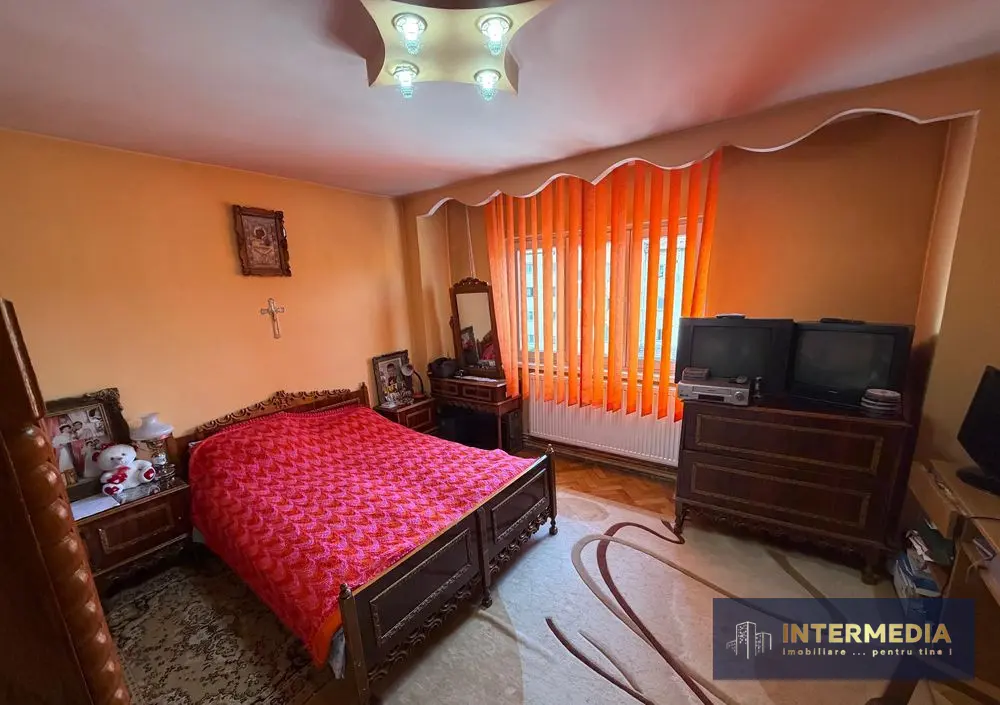 Apartament cu 2 camere de vânzare, decomandat, 58 mp, în Alba Iulia, zona Centru, fotografia 2