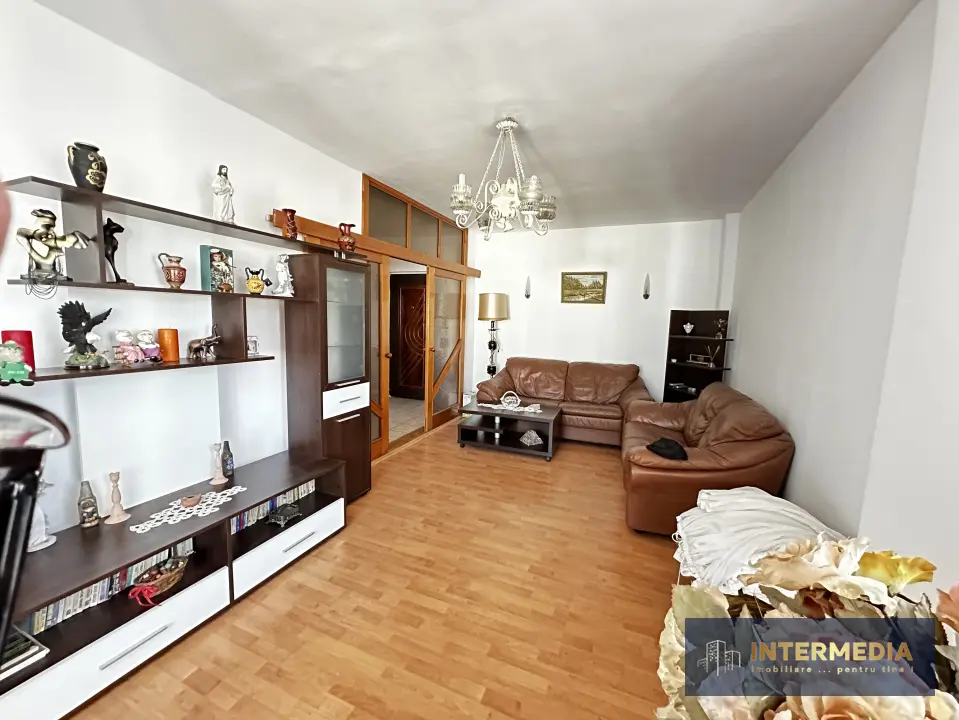 Apartament cu 3 camere decomandat, 62 mp, Ampoi 3, Alba Iulia, mobilat, fotografia 1