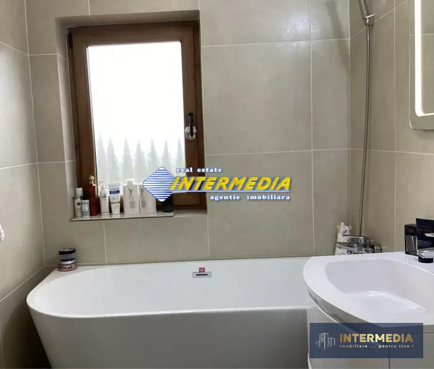 CASA NOUA, DE VANZARE, 112 MP, GARAJ, MOBILATA UTILATA, fotografia 3