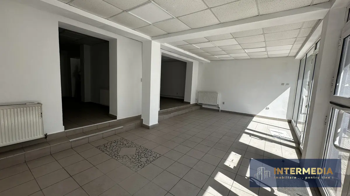 Inchiriere Spatiu Comercial 105 mp la Bulevard cu vad si parcare, fotografia 2