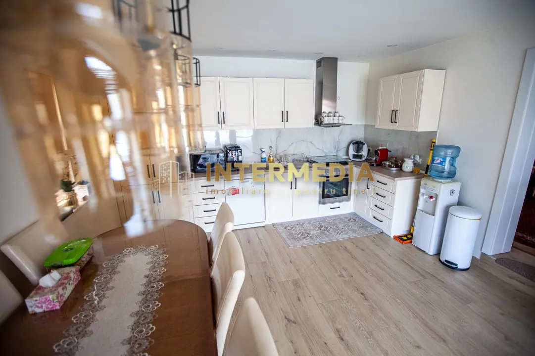 Casa Finisata 6 camere 681 mp.Teren Micesti Renovata Modern Curte Gard Utiliati, fotografia 1