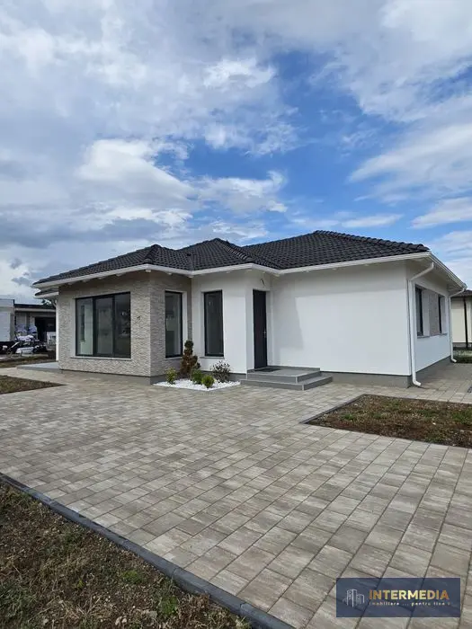 Casă cu 3 dormitoare și living, Alba Iulia, 105 mp utili, teren 430 mp, fotografia 1