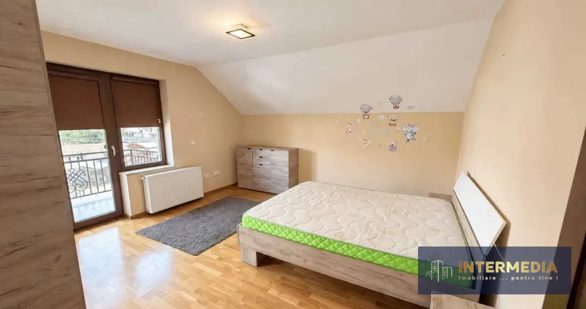 Casă în Alba Iulia, 5 camere, 3 băi, mobilată și utilată, teren 427 mp, fotografia 3