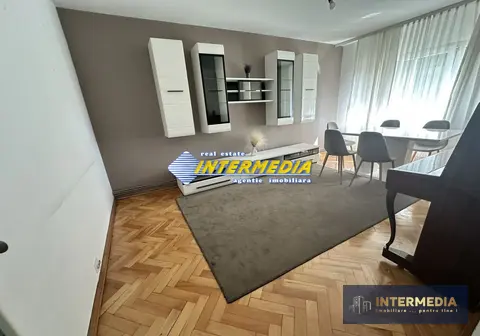 De Vanzare Apartament 4 camere decomandat 83 mp etaj 1 finisat complet