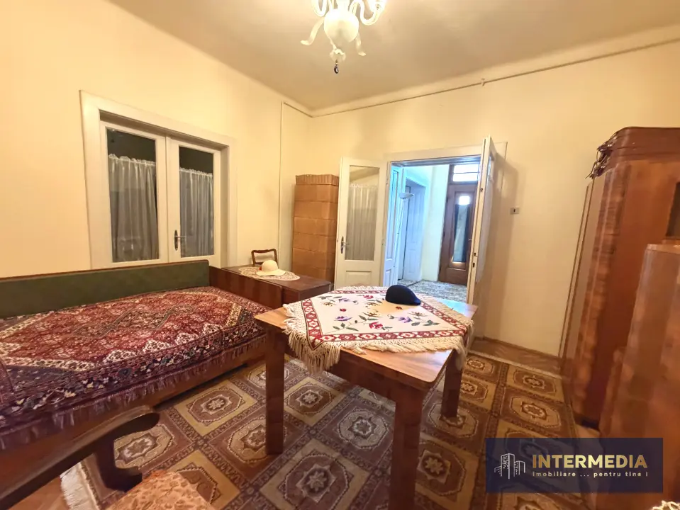 Sebeș, centru: casă cu 6 camere, teren 701 mp, garaj, curte și grădină, fotografia 10