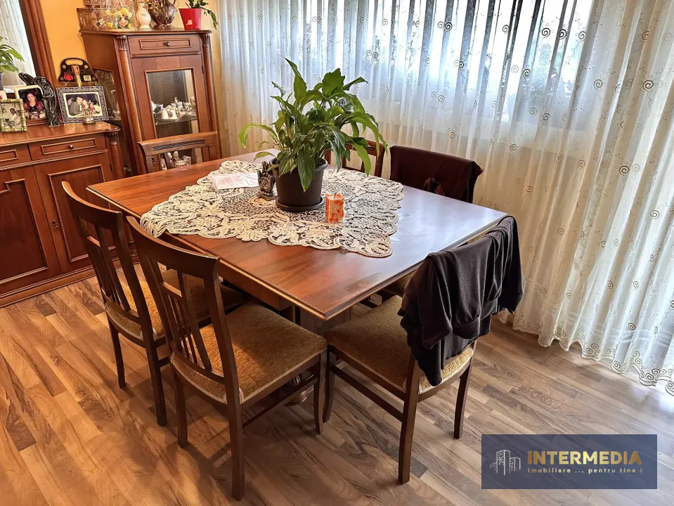 Vanzare Apartament 4 camere modificat in 3 CETATE M-uri vedere Parc 2 bai 2 balc, fotografia 5
