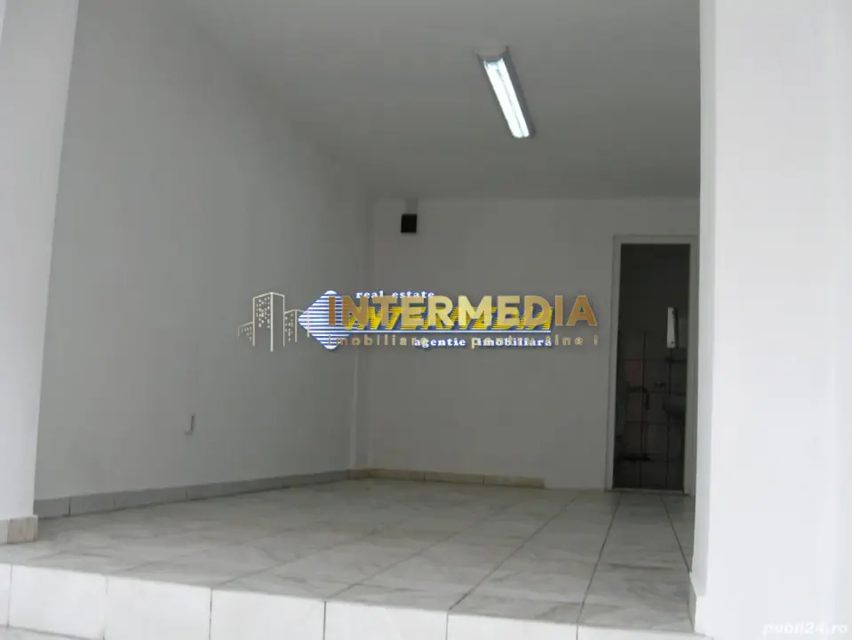 Spatiu comercial 200 mp Finisat cu Vad Comercial Vitrina Stradal Zona Stadion, fotografia 1