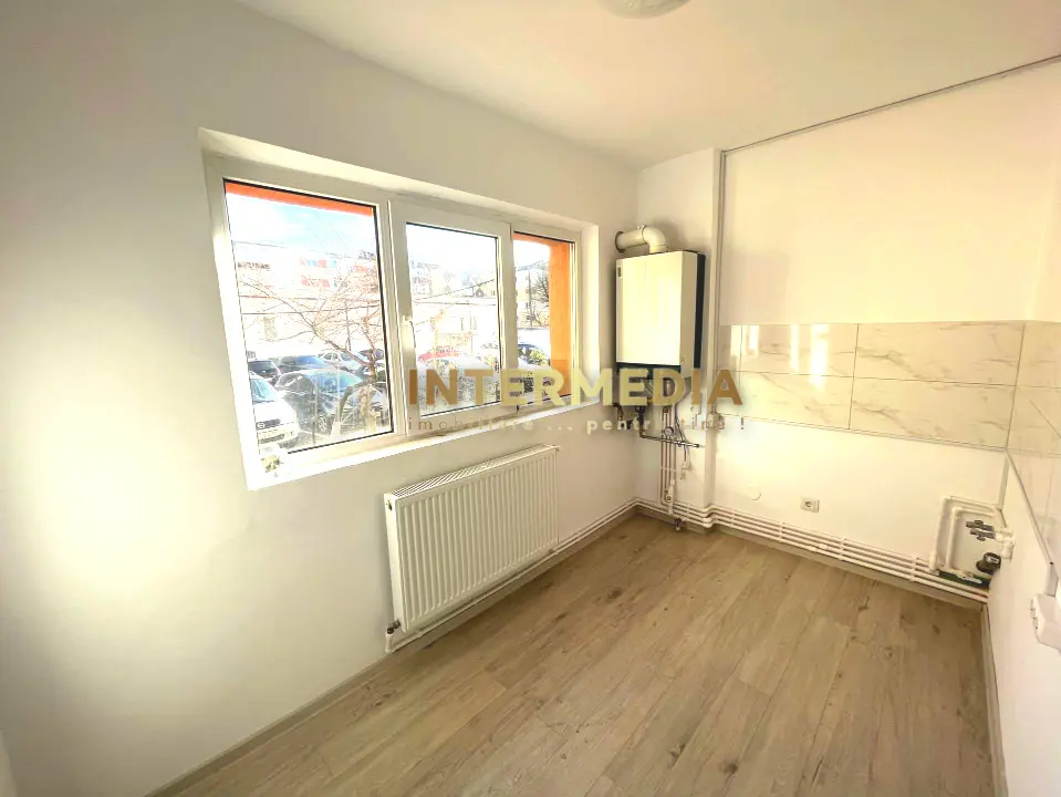 Inchiriere Spatiu Comercial la Bulevard 34 mp. finisat si utilat complet, fotografia 5