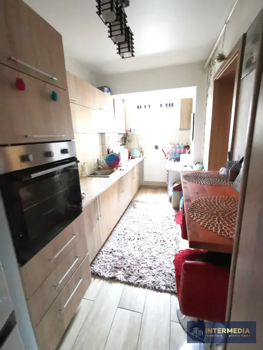 Apartament 3 camere decomandate în Cetate, Alba Iulia, etaj 3, mobilat, cu beci și parcare, fotografia 4