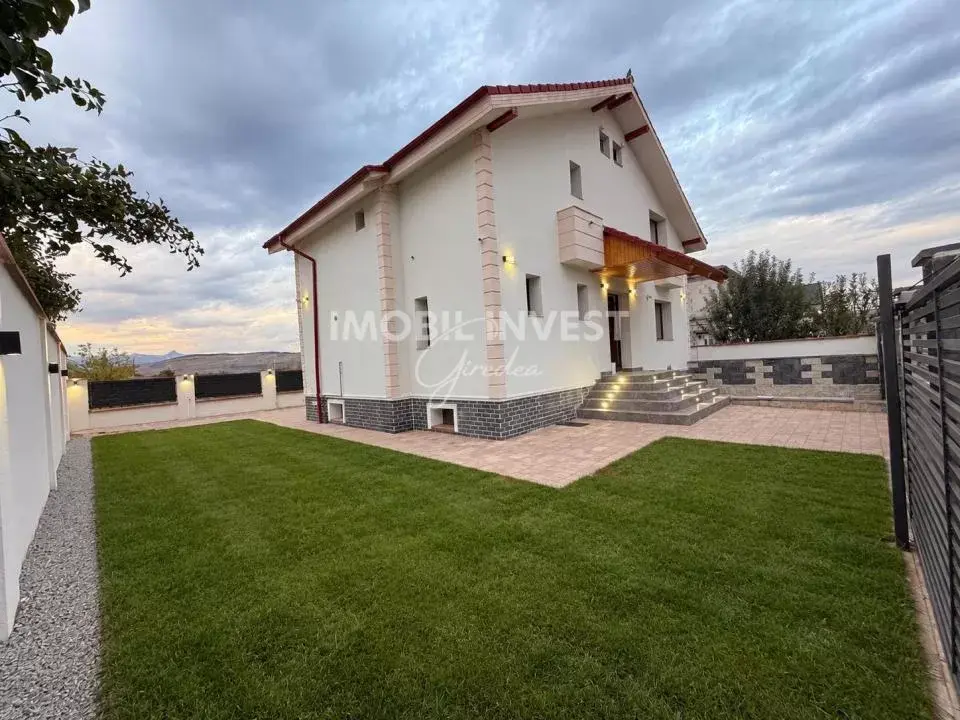 Casă individuală cu piscină, teren 330 mp, 4 camere, mobilată și utilată, fotografia 1