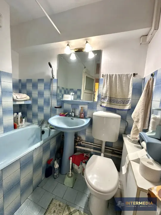 Apartament cu 3 camere decomandat, 80 mp utili, zona Centru, Alba Iulia, 2 balcoane, fotografia 3