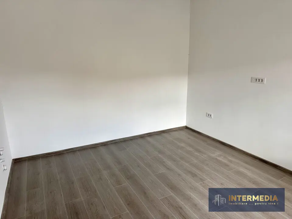 Casă de vânzare, 245 mp utili, teren 446 mp, compartimentată în 5 apartamente, fotografia 9