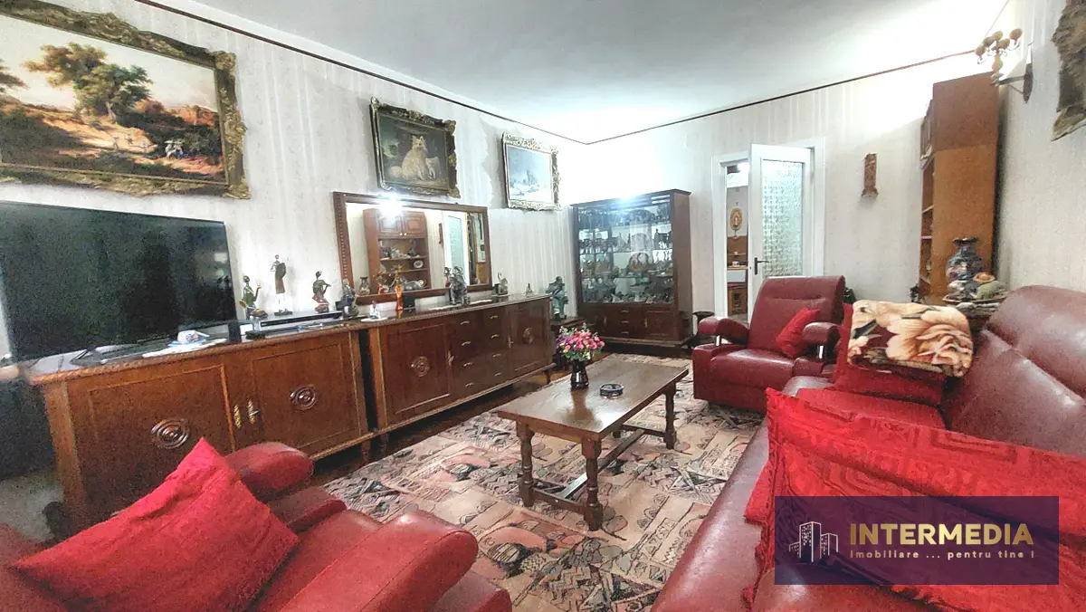 Apartament 3 camere Decomandate 76 mp parter inalt cu 2 Bai Balcon CETATE Piata, fotografia 2